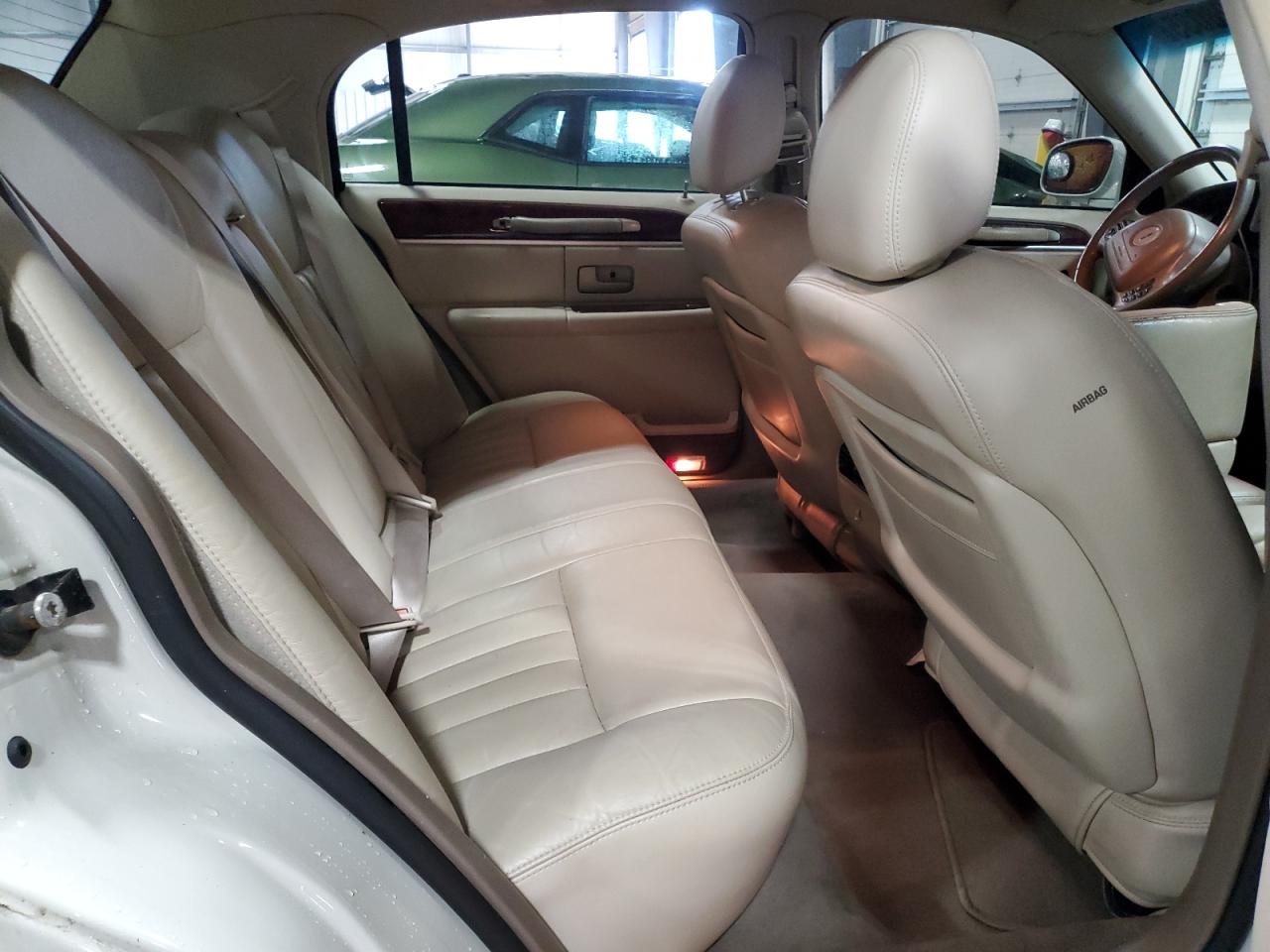 2004 Lincoln Town Car Executive VIN: 1LNHM81W14Y663377 Lot: 82128035