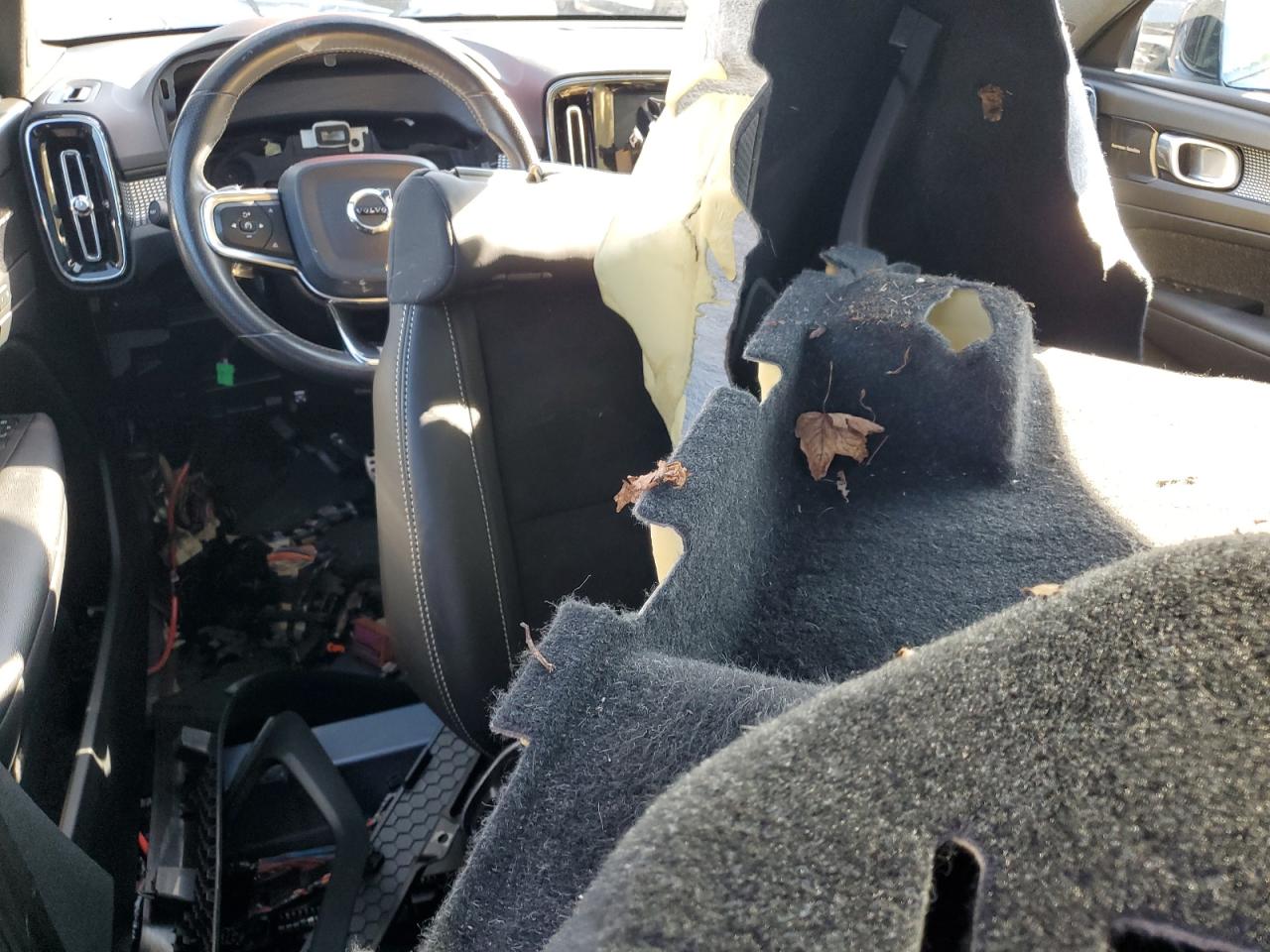 2019 Volvo Xc40 T5 Momentum VIN: YV4162XZ8K2021377 Lot: 71043115