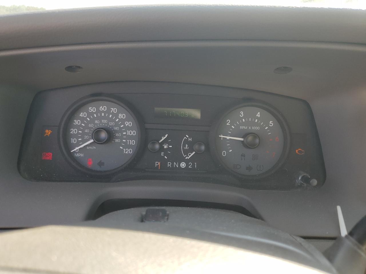 2006 Mercury Grand Marquis Gs VIN: 2MEFM74VX6X651982 Lot: 80440275