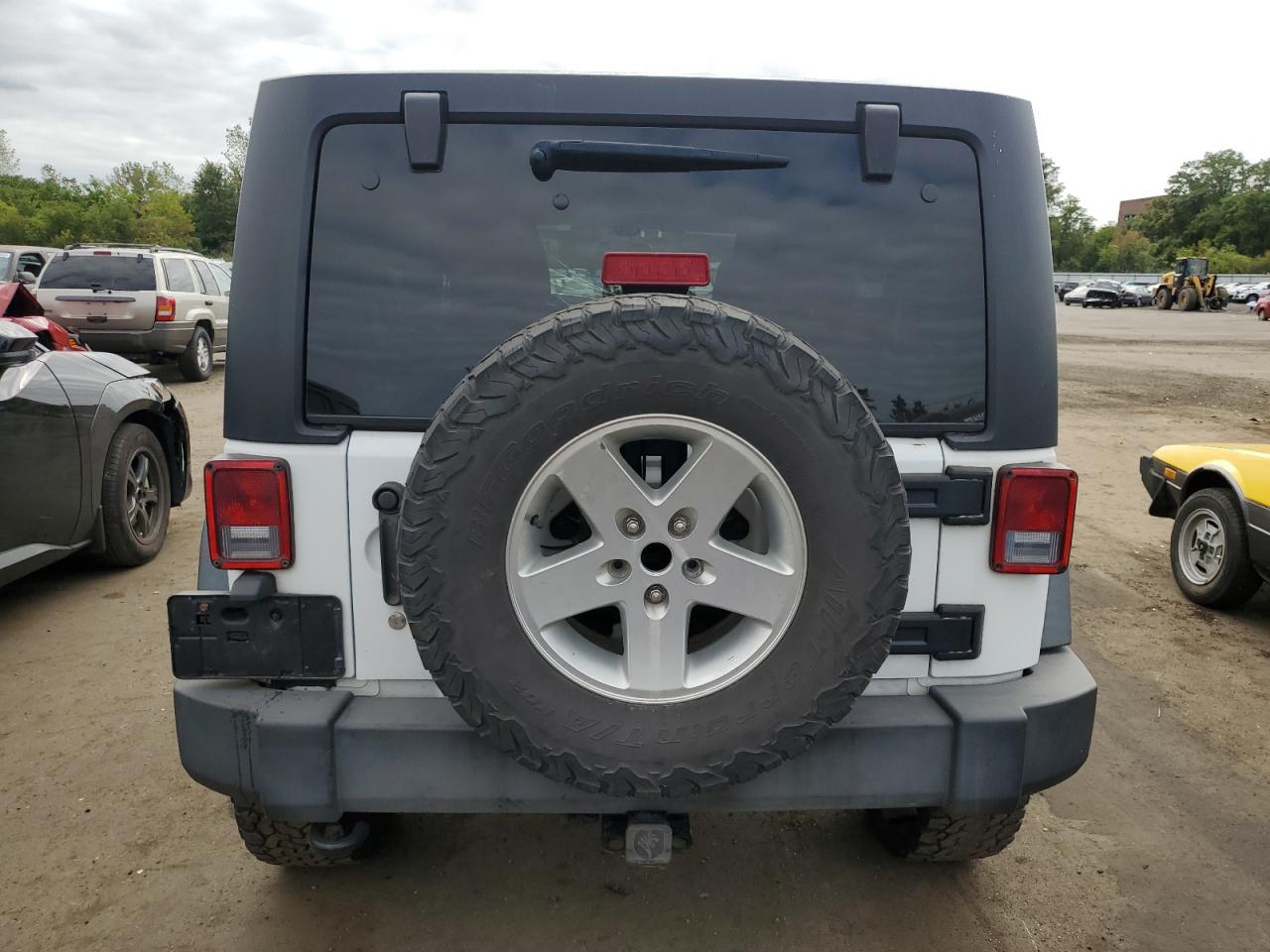 2014 Jeep Wrangler Unlimited Sport VIN: 1C4HJWDG3EL208664 Lot: 80685845