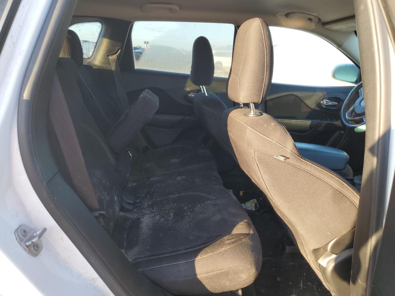 2015 Jeep Cherokee Latitude VIN: 1C4PJLCBXFW771274 Lot: 81843885