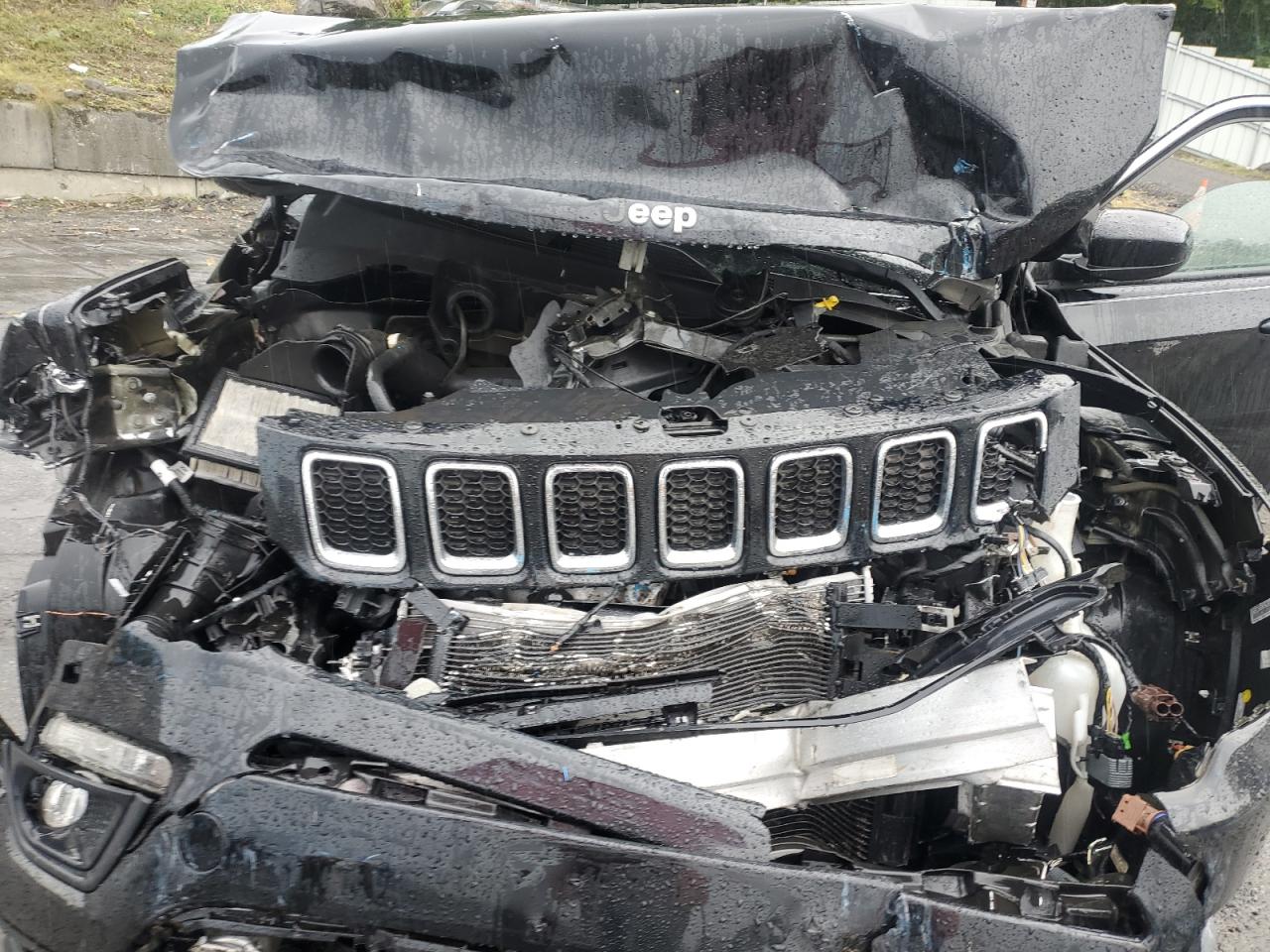 2018 Jeep Compass Latitude VIN: 3C4NJDBB8JT112686 Lot: 81103235