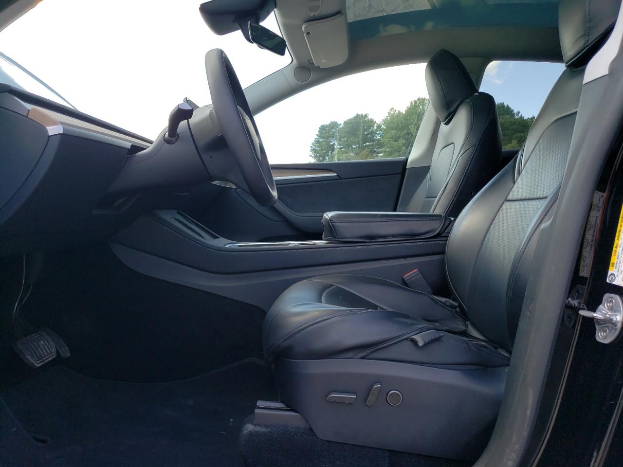 2024 Tesla Model Y VIN: 7SAYGDEE1RA301143 Lot: 72077425