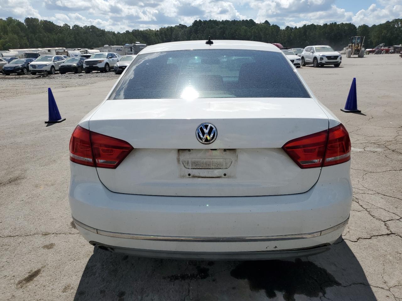 2014 Volkswagen Passat Sel VIN: 1VWCN7A36EC088698 Lot: 83841815
