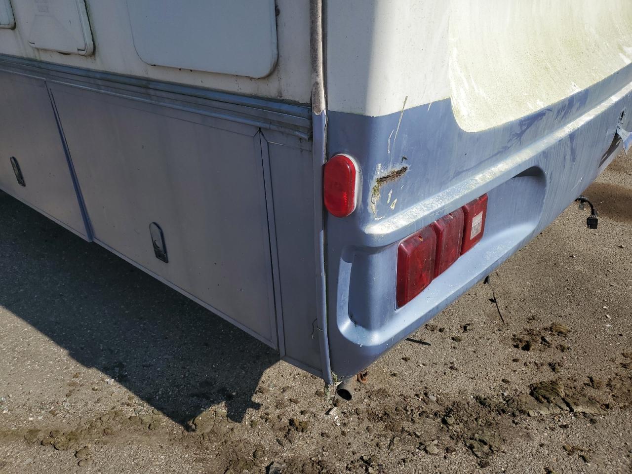 2001 Ford Econoline E450 Super Duty Cutaway Van VIN: 1FDXE45S01HA23858 Lot: 81027985