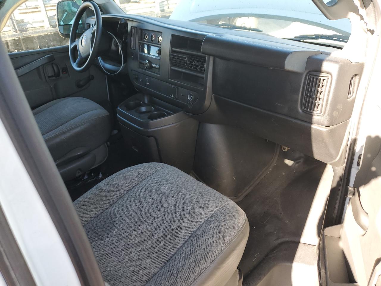 2017 GMC Savana Cutaway G3500 VIN: 1GD07RFGXH1129983 Lot: 71925435