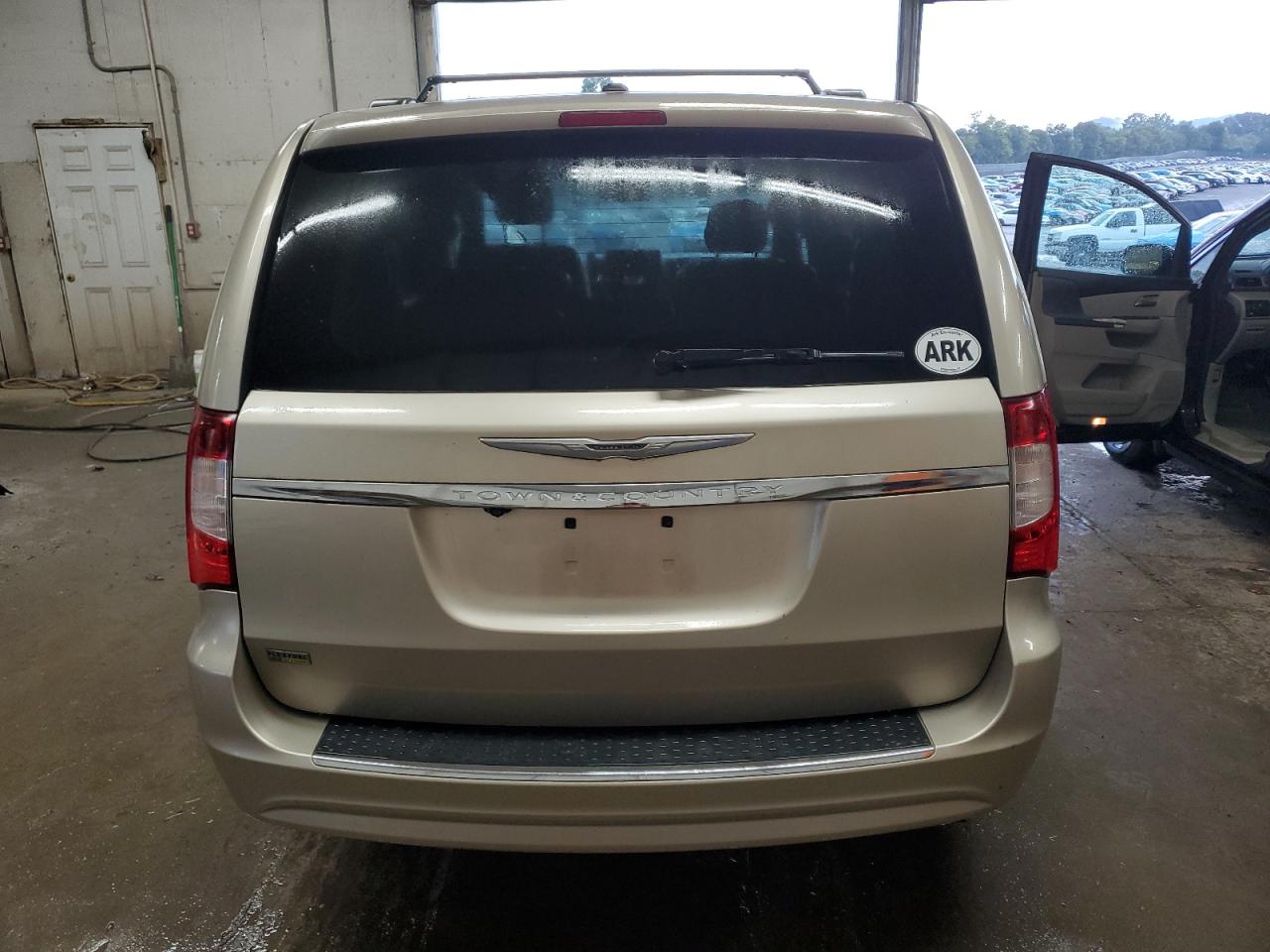 2015 Chrysler Town & Country Touring VIN: 2C4RC1BG6FR552583 Lot: 71053375