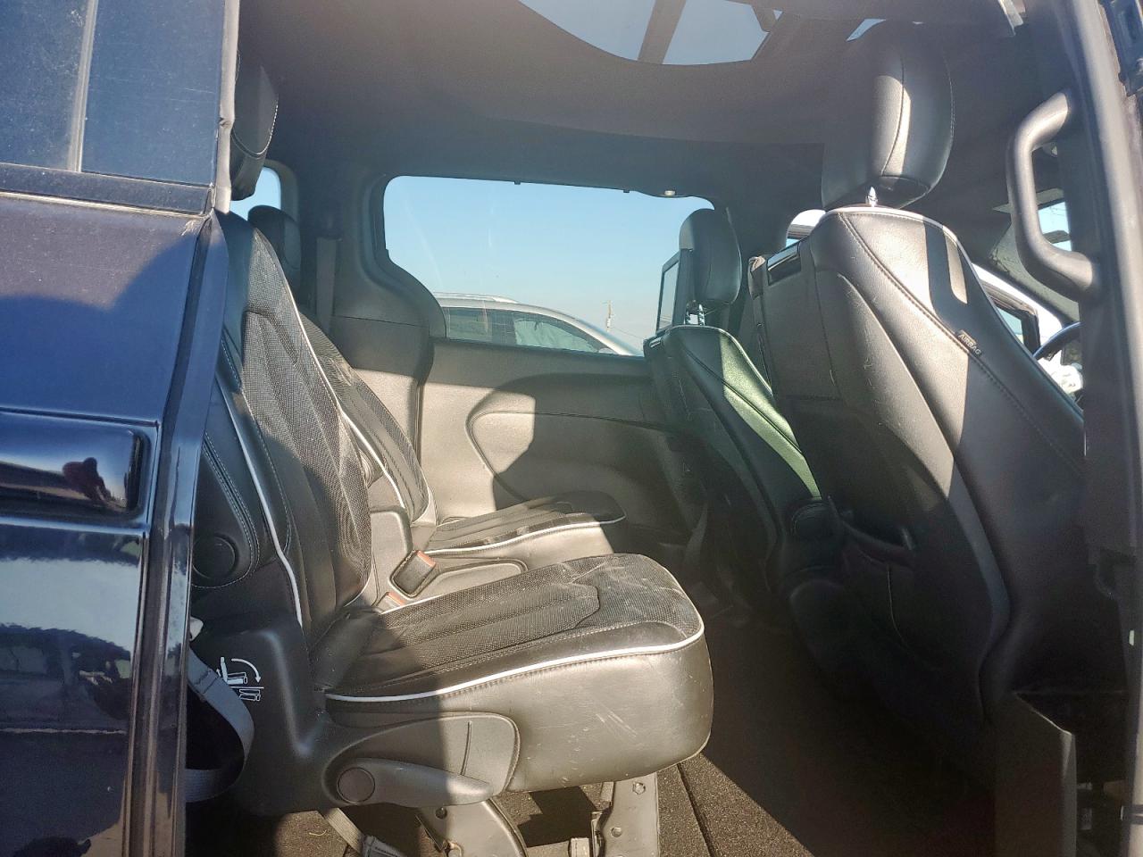 2018 Chrysler Pacifica Limited VIN: 2C4RC1GG5JR354899 Lot: 84657975