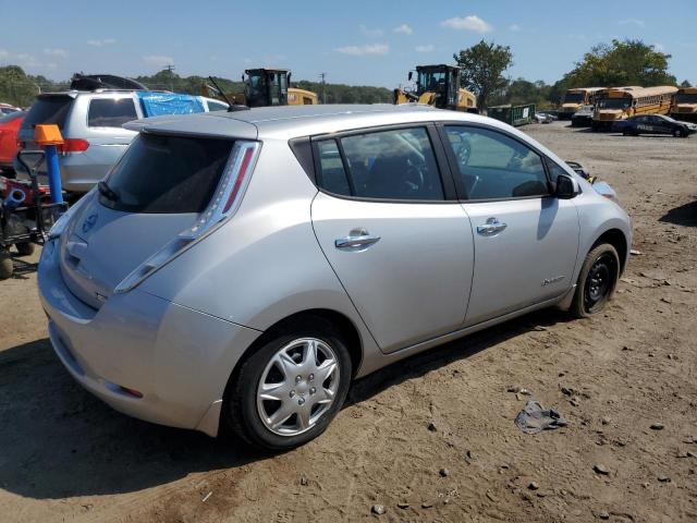  NISSAN LEAF 2015 Srebrny
