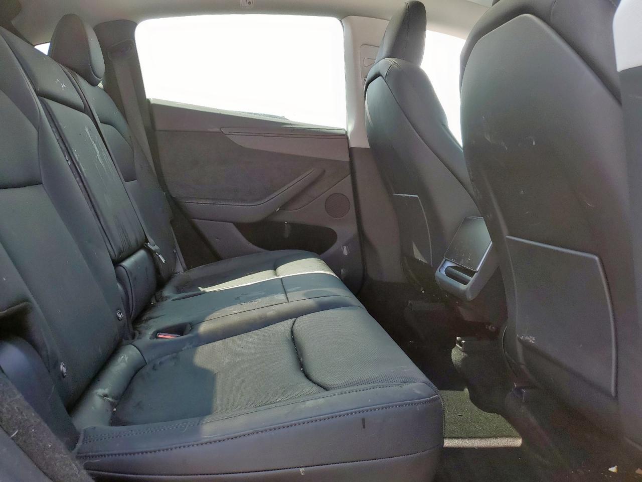 2026 Tesla Model Y VIN: 7SAYGDEE1TA407101 Lot: 81368875