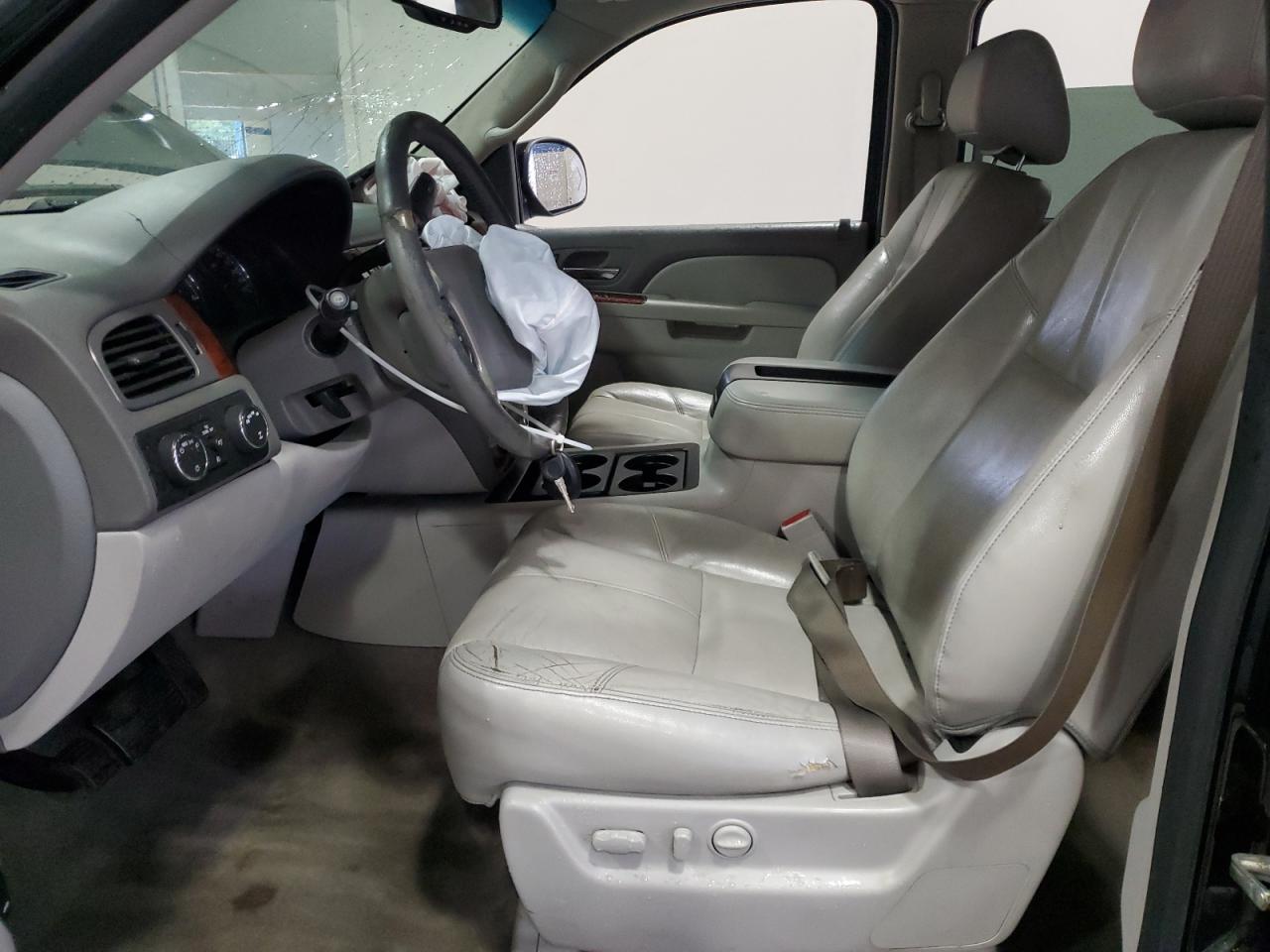 2014 Chevrolet Suburban K1500 Lt VIN: 1GNSKJE79ER136698 Lot: 81097775