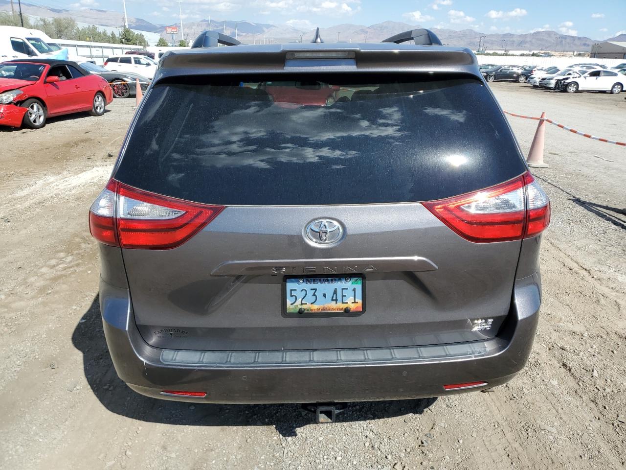 2018 Toyota Sienna Xle VIN: 5TDDZ3DC0JS203949 Lot: 84920075