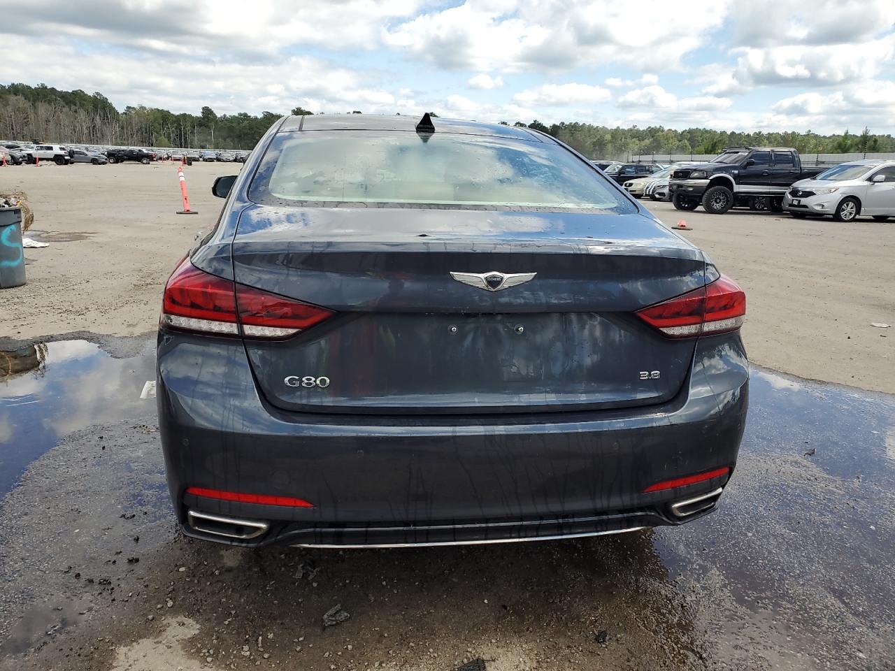 2018 Genesis G80 Base VIN: KMHGN4JE1JU216012 Lot: 72010555