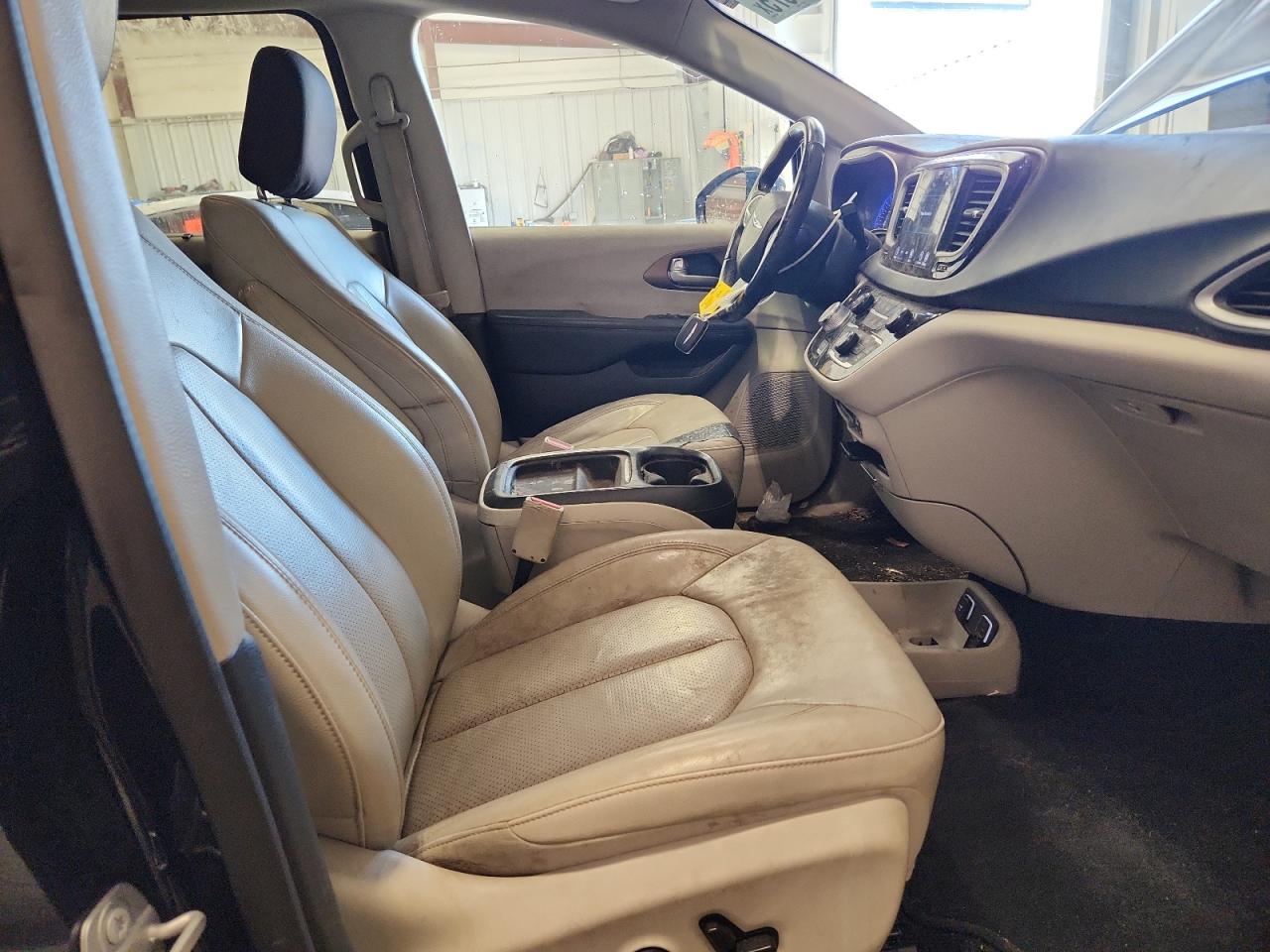 2018 Chrysler Pacifica Touring L VIN: 2C4RC1BG0JR171000 Lot: 81155575