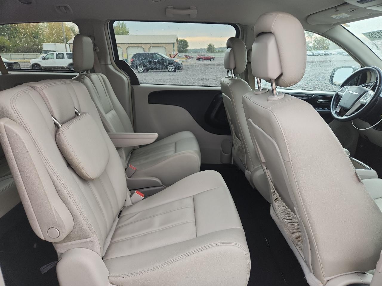 2016 Chrysler Town & Country Touring VIN: 2C4RC1BG7GR300116 Lot: 81222125