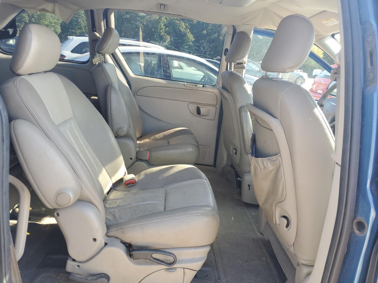 2005 Chrysler Town & Country VIN: 1C4GP45R95B282353 Lot: 71247255