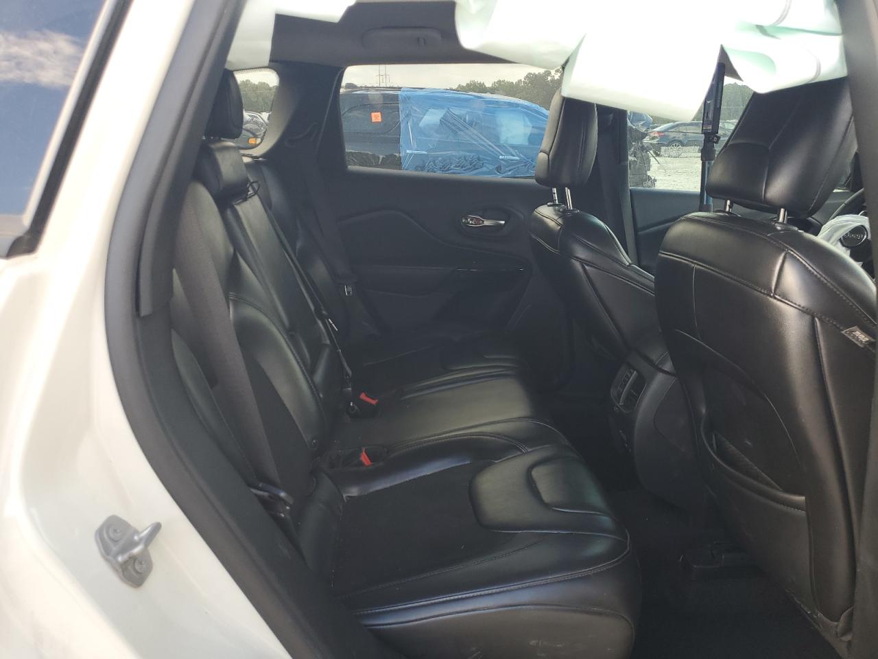 2019 Jeep Cherokee Latitude Plus VIN: 1C4PJLLB2KD411373 Lot: 81823075