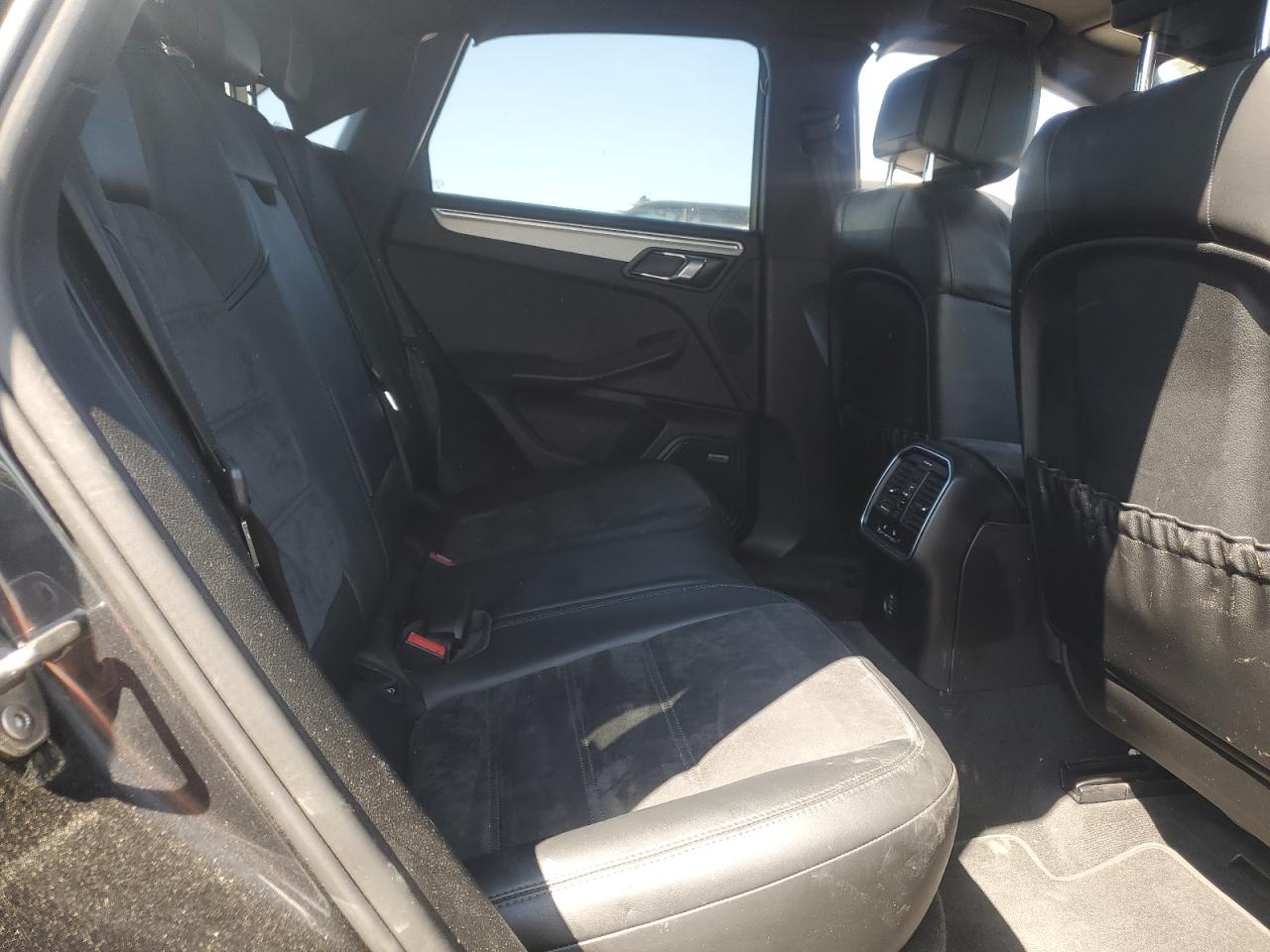 2018 Porsche Macan Gts VIN: WP1AG2A53JLB60233 Lot: 80496355