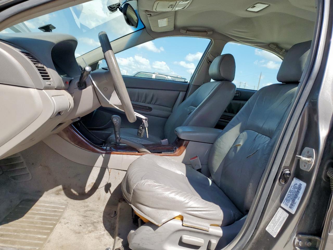 2003 Toyota Camry Le VIN: 4T1BE32K93U750256 Lot: 81470525