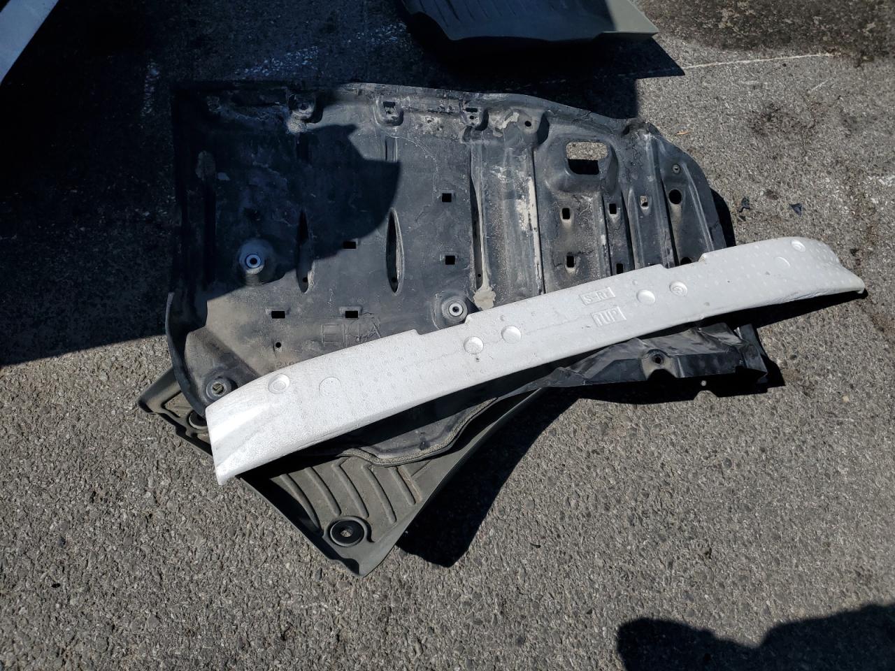 2015 Lexus Es 300H VIN: JTHBW1GG1F2077438 Lot: 70715105