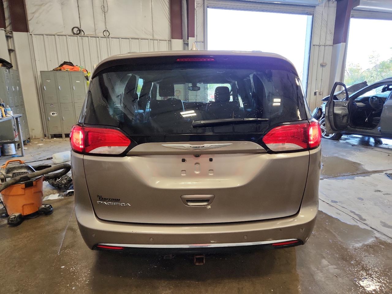 2017 Chrysler Pacifica Touring L VIN: 2C4RC1BG8HR591212 Lot: 83936295