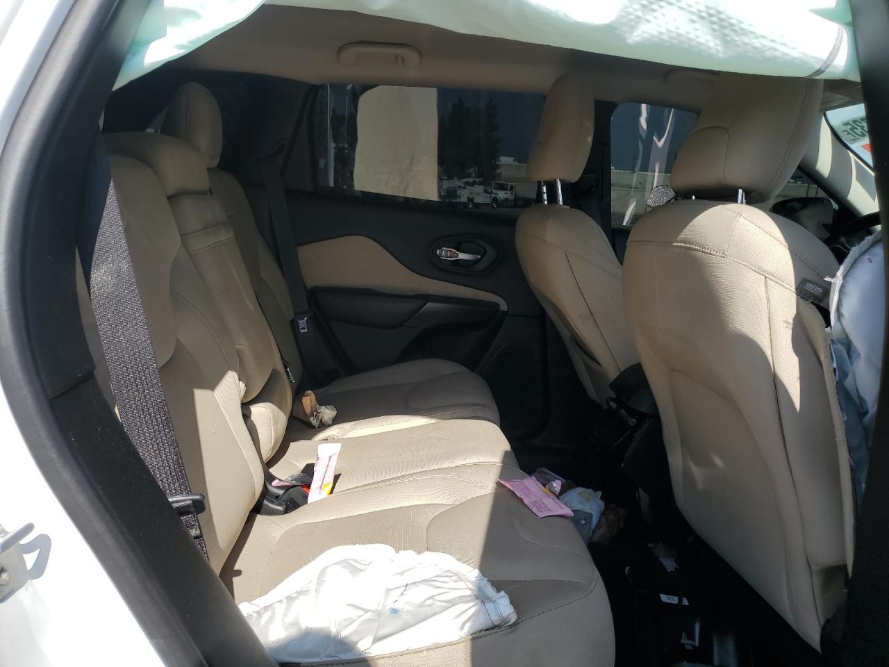 2016 Jeep Cherokee Latitude VIN: 1C4PJLCB8GW371117 Lot: 83858735