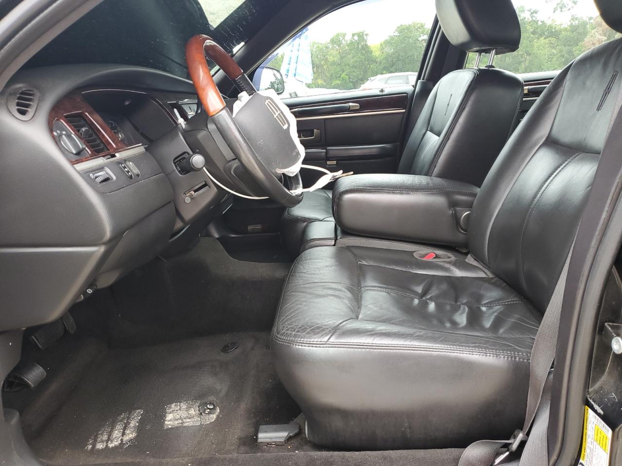 2011 Lincoln Town Car Signature Limited VIN: 2LNBL8CVXBX758787 Lot: 81351495