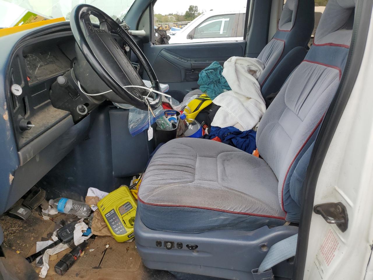 1994 Ford Econoline E150 VIN: 1FMEE11N8RHA37203 Lot: 83876995