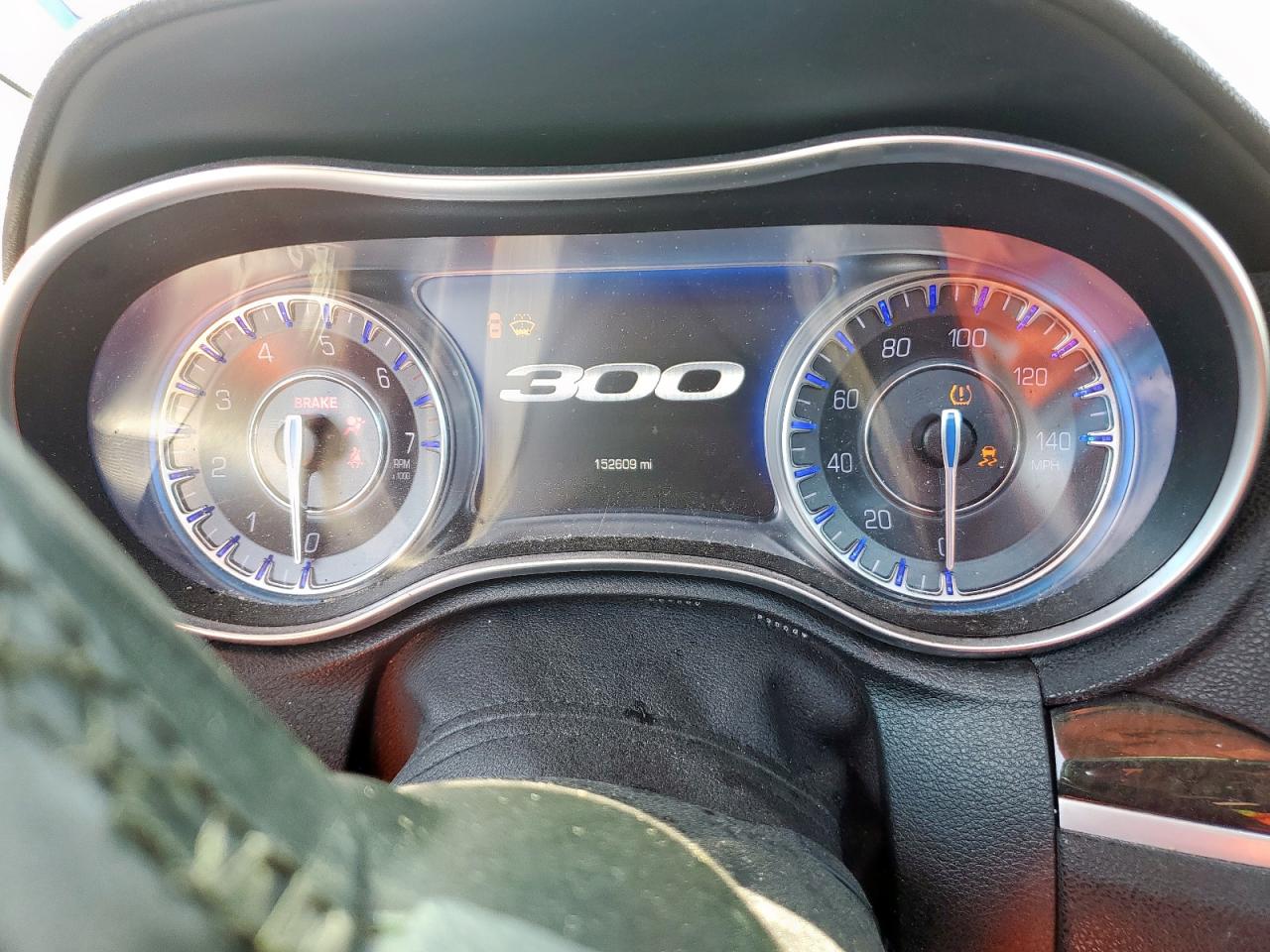 2019 Chrysler 300 Limited VIN: 2C3CCAEG4KH589833 Lot: 70317095