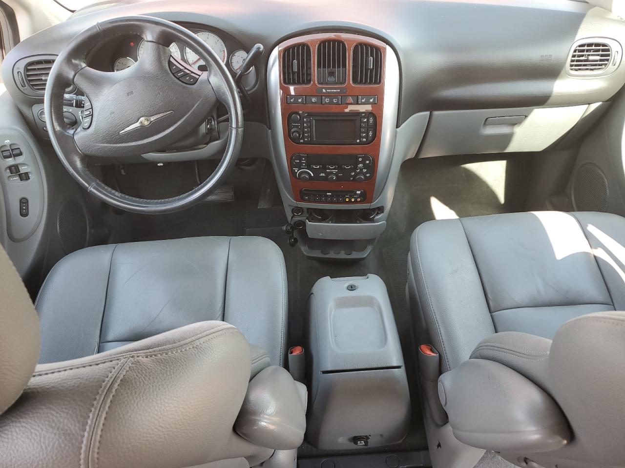 2005 Chrysler Town & Country Limited VIN: 2C8GP64L85R189414 Lot: 84431615