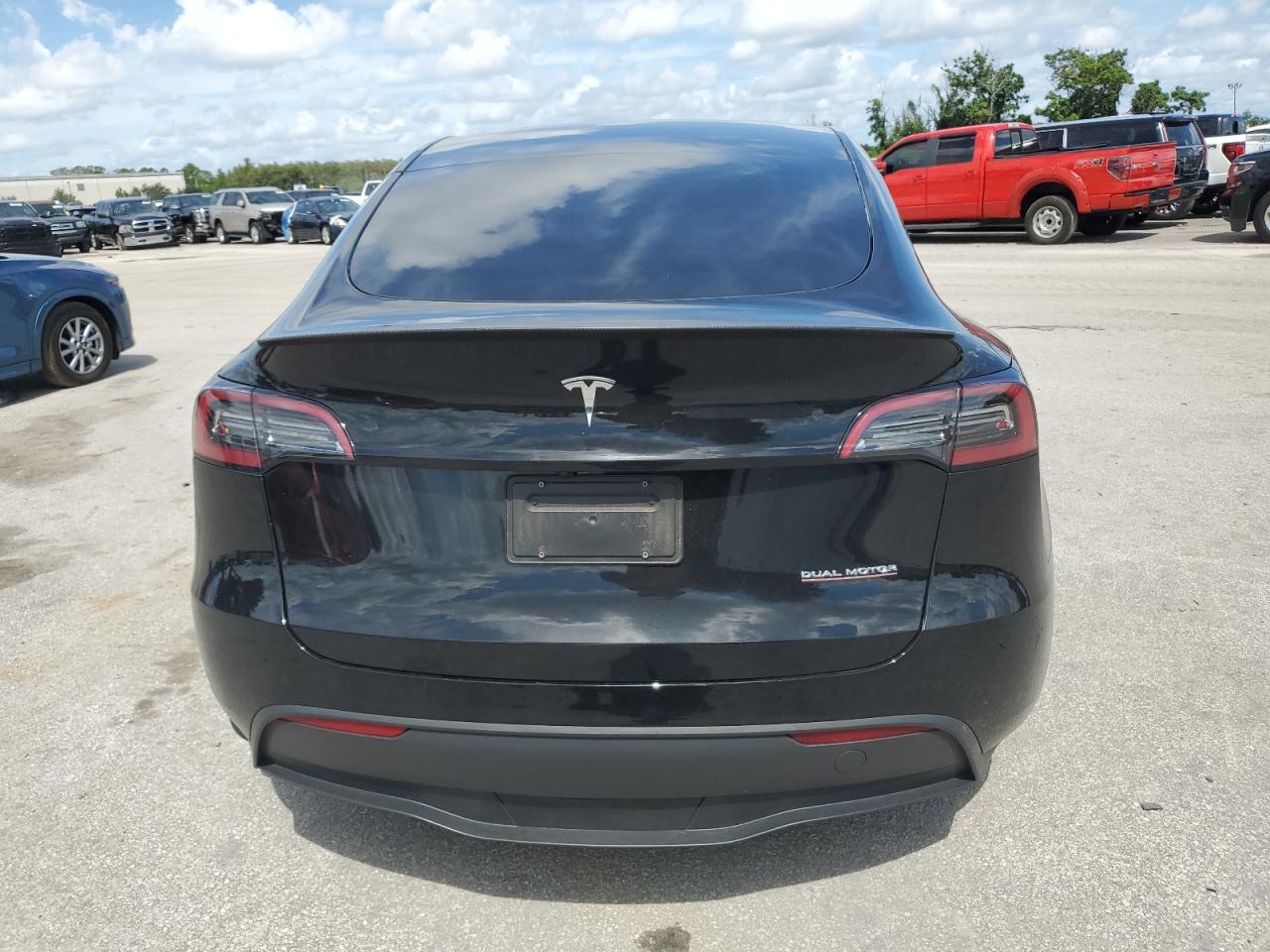 2024 Tesla Model Y VIN: 7SAYGDEF1RA304651 Lot: 71486785