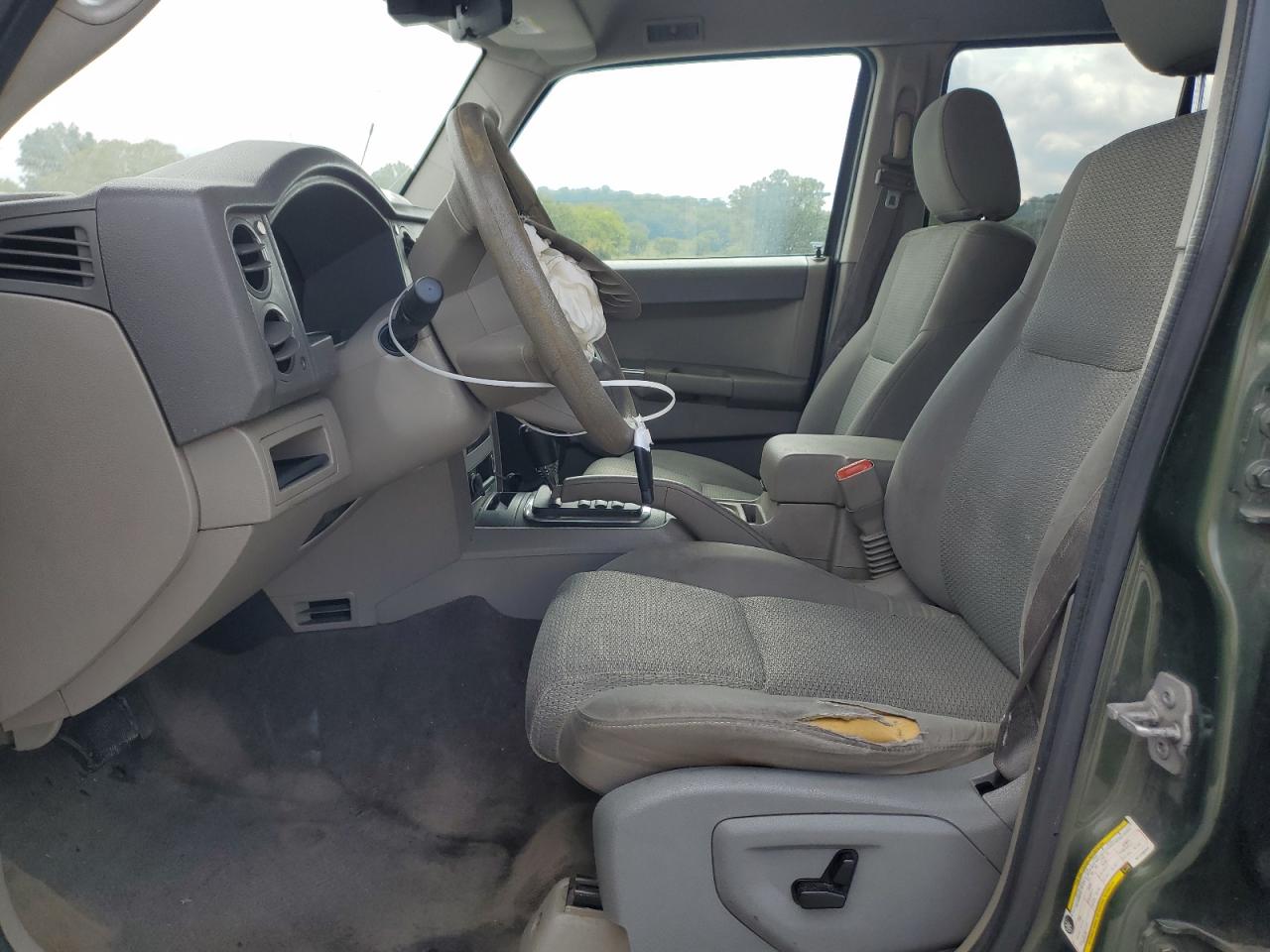 2008 Jeep Commander Sport VIN: 1J8HH48K28C128042 Lot: 71434025