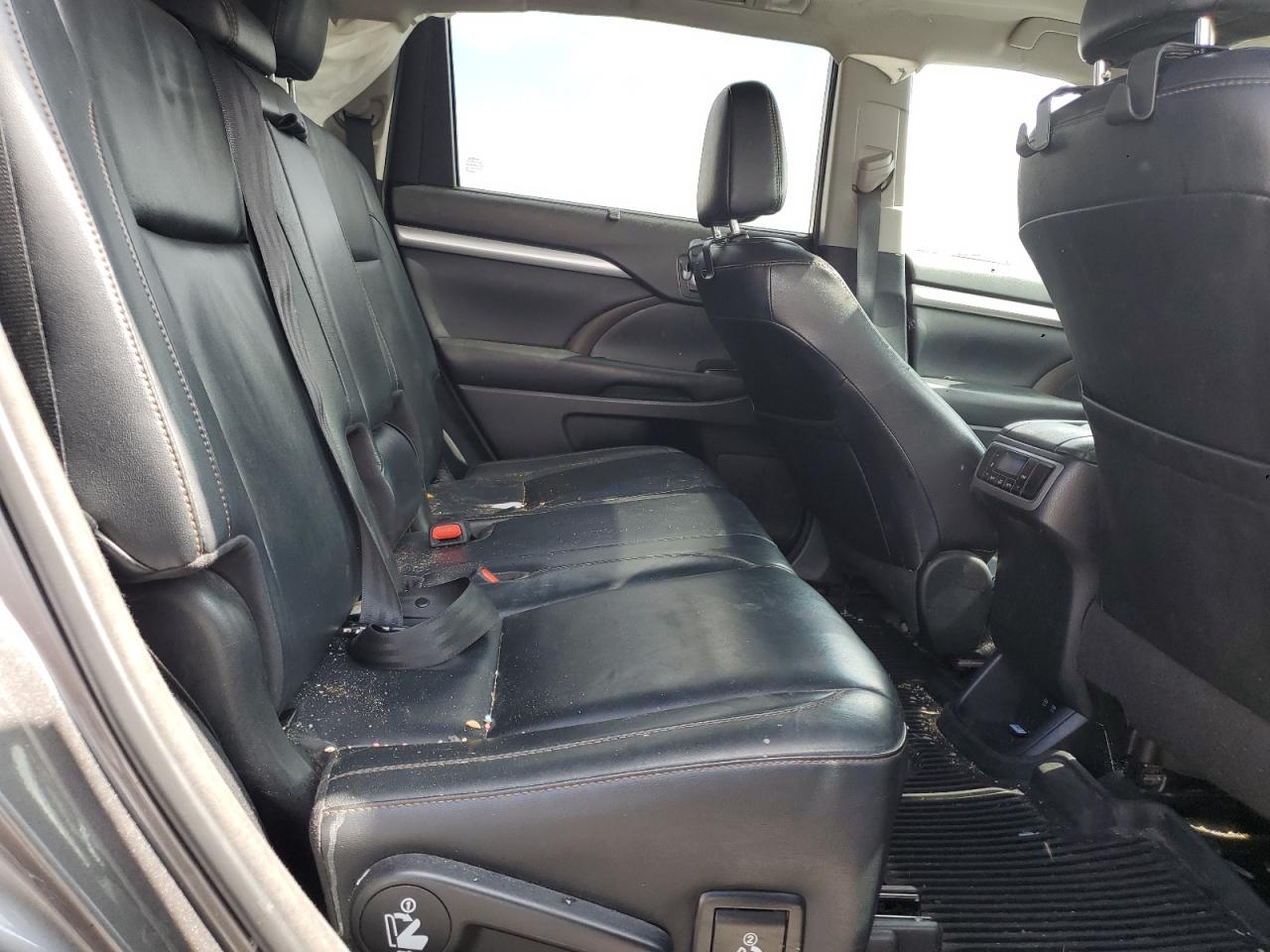 2018 Toyota Highlander Se VIN: 5TDJZRFHXJS544368 Lot: 81702515