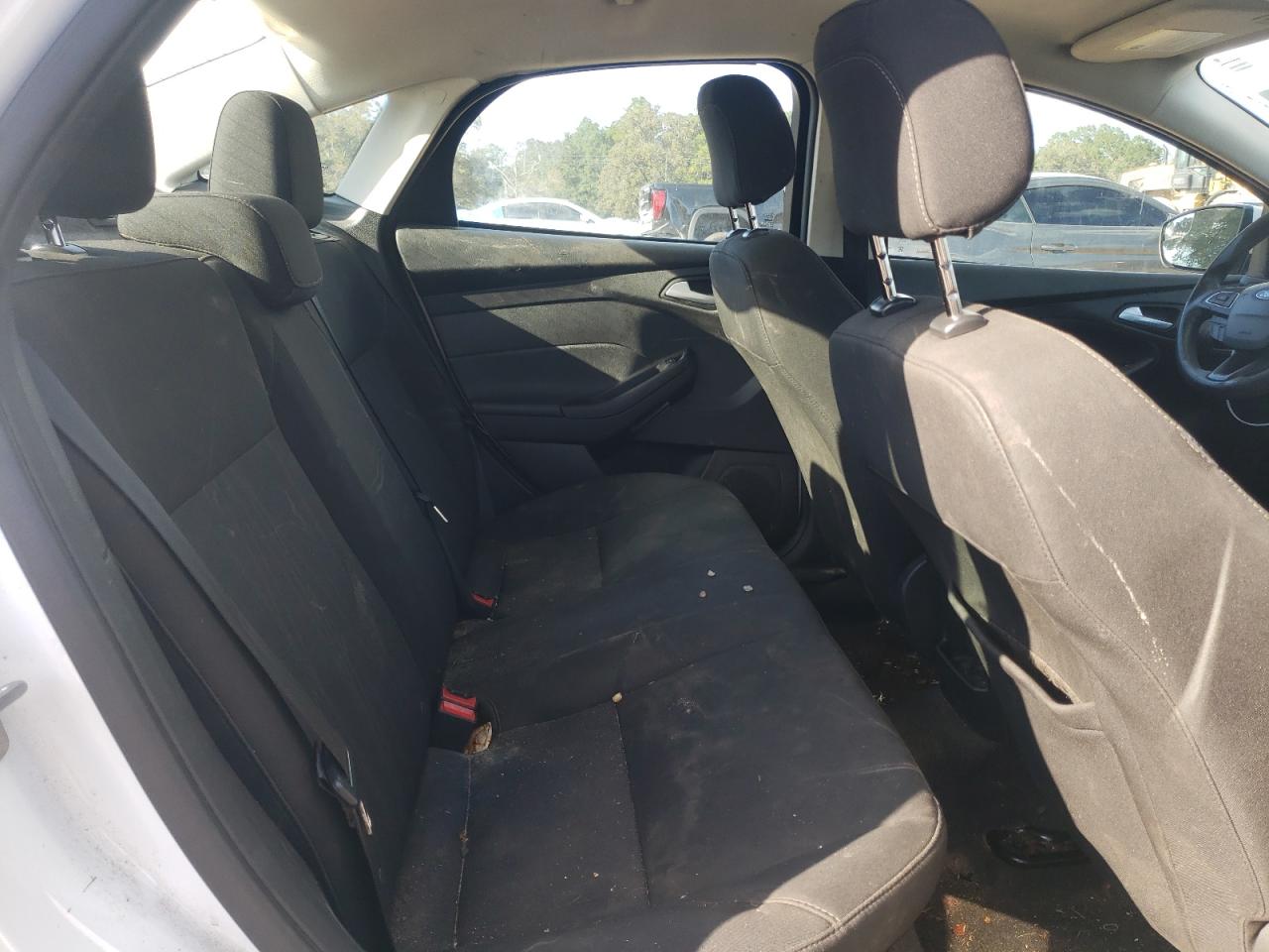 2018 Ford Focus Se VIN: 1FADP3F25JL215225 Lot: 84598325