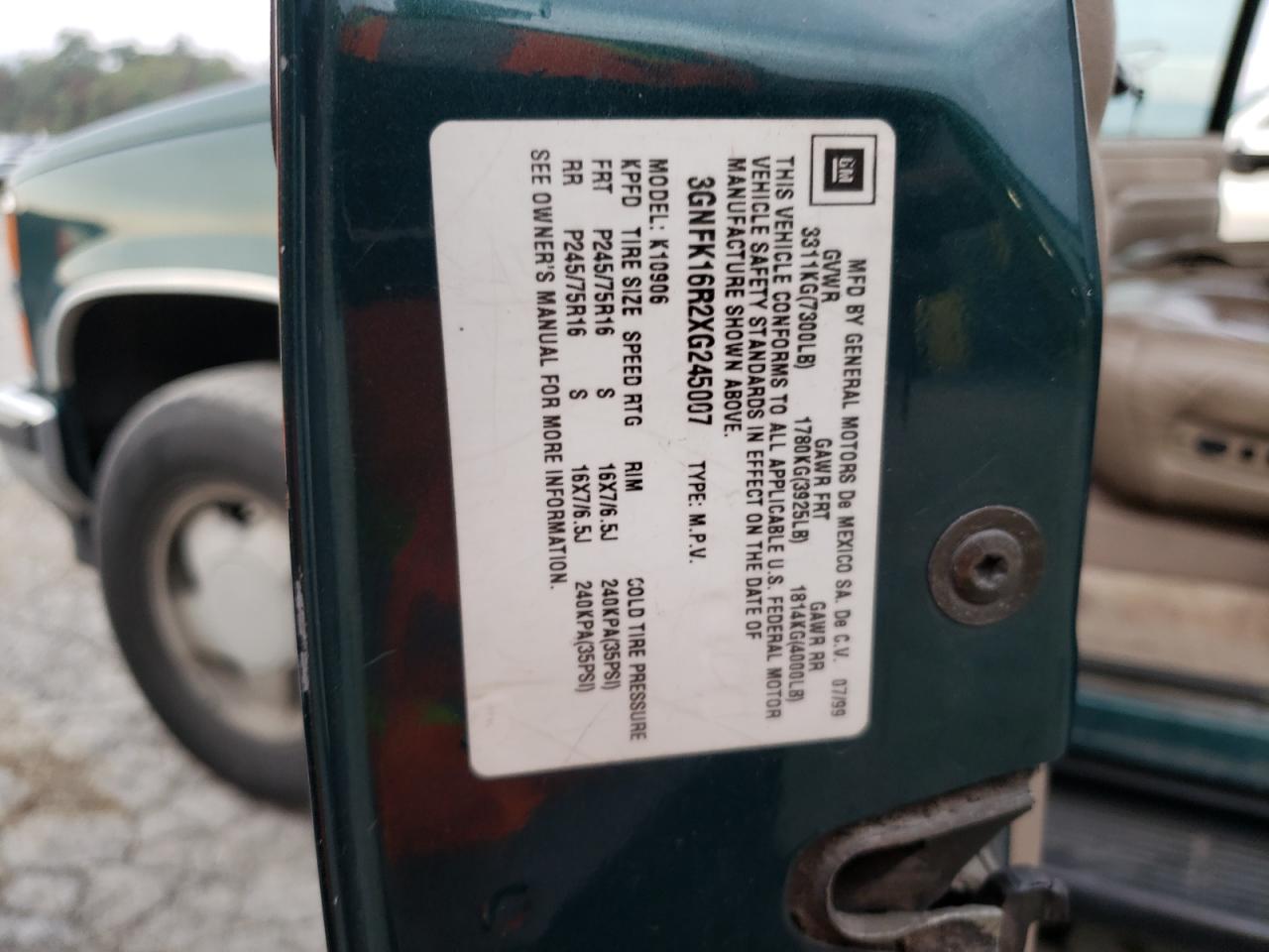 1999 Chevrolet Suburban K1500 VIN: 3GNFK16R2XG245007 Lot: 82072795