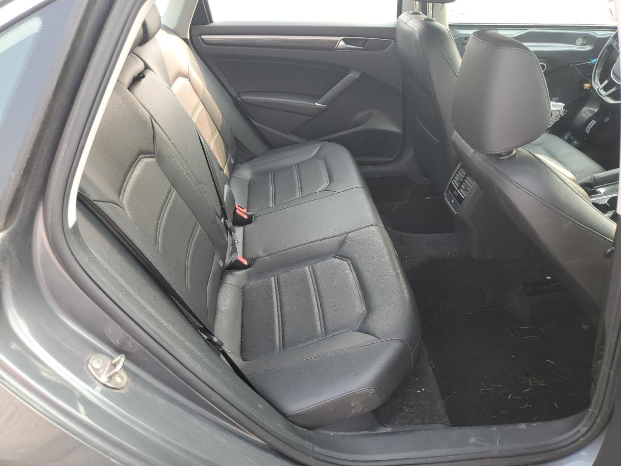 2018 Volkswagen Passat Se VIN: 1VWBA7A36JC025960 Lot: 71423885