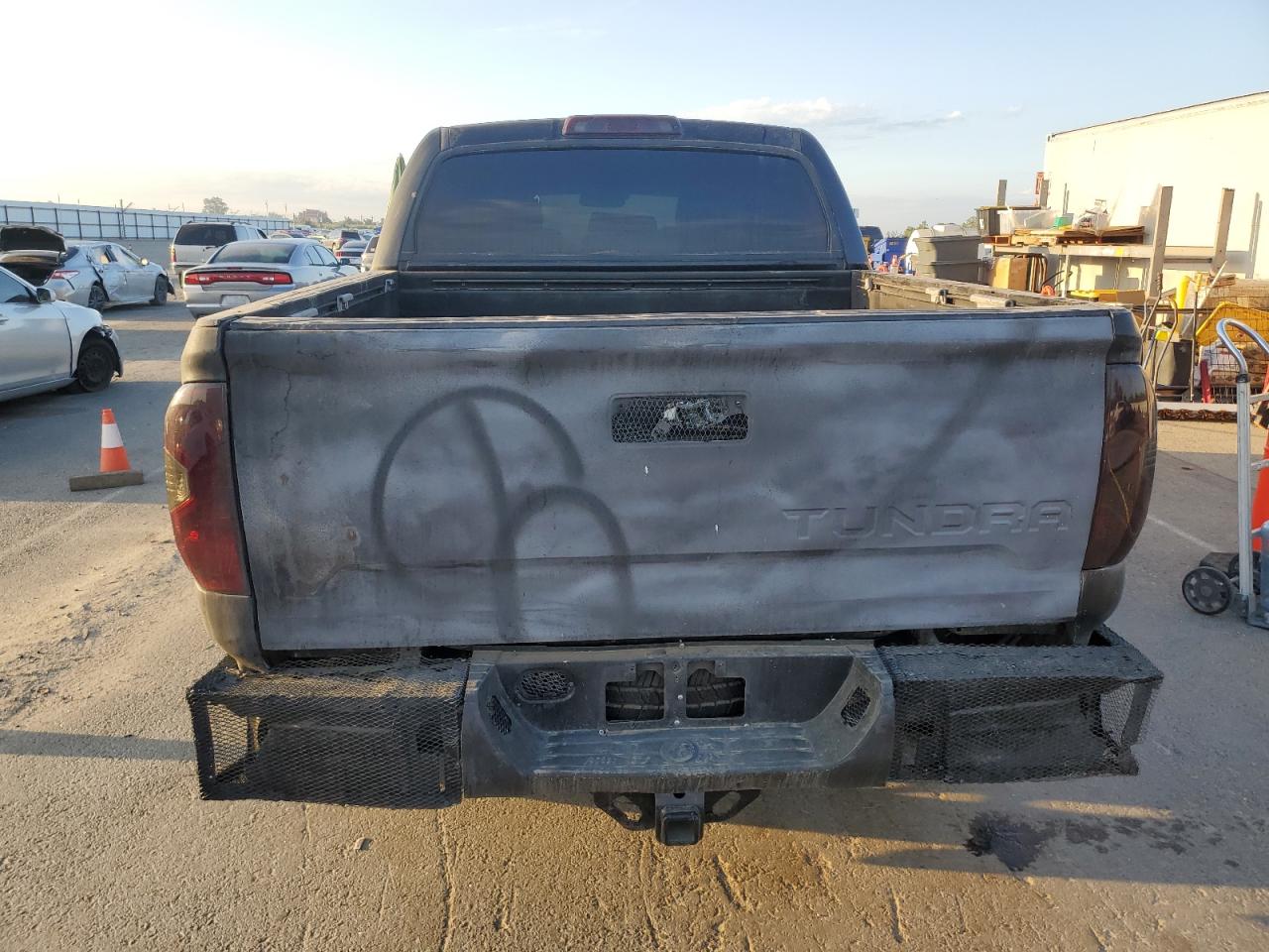 2018 Toyota Tundra Crewmax Sr5 VIN: 5TFDY5F19JX758726 Lot: 81632635