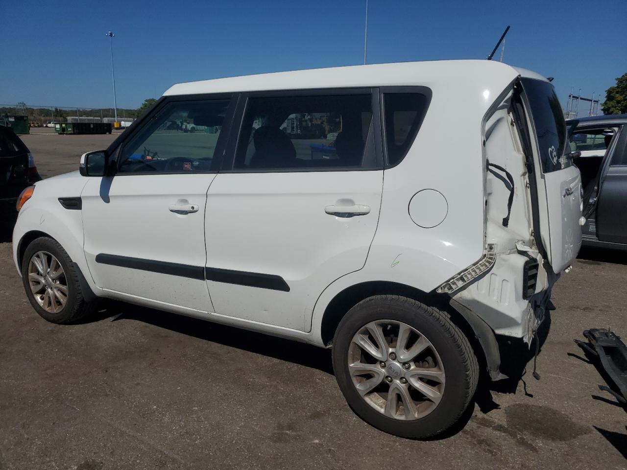 2013 Kia Soul + VIN: KNDJT2A65D7556764 Lot: 81961695