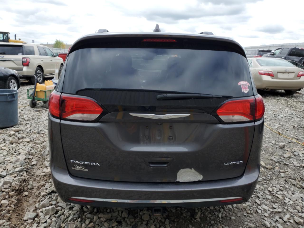 2017 Chrysler Pacifica Limited VIN: 2C4RC1GG1HR812643 Lot: 81807085