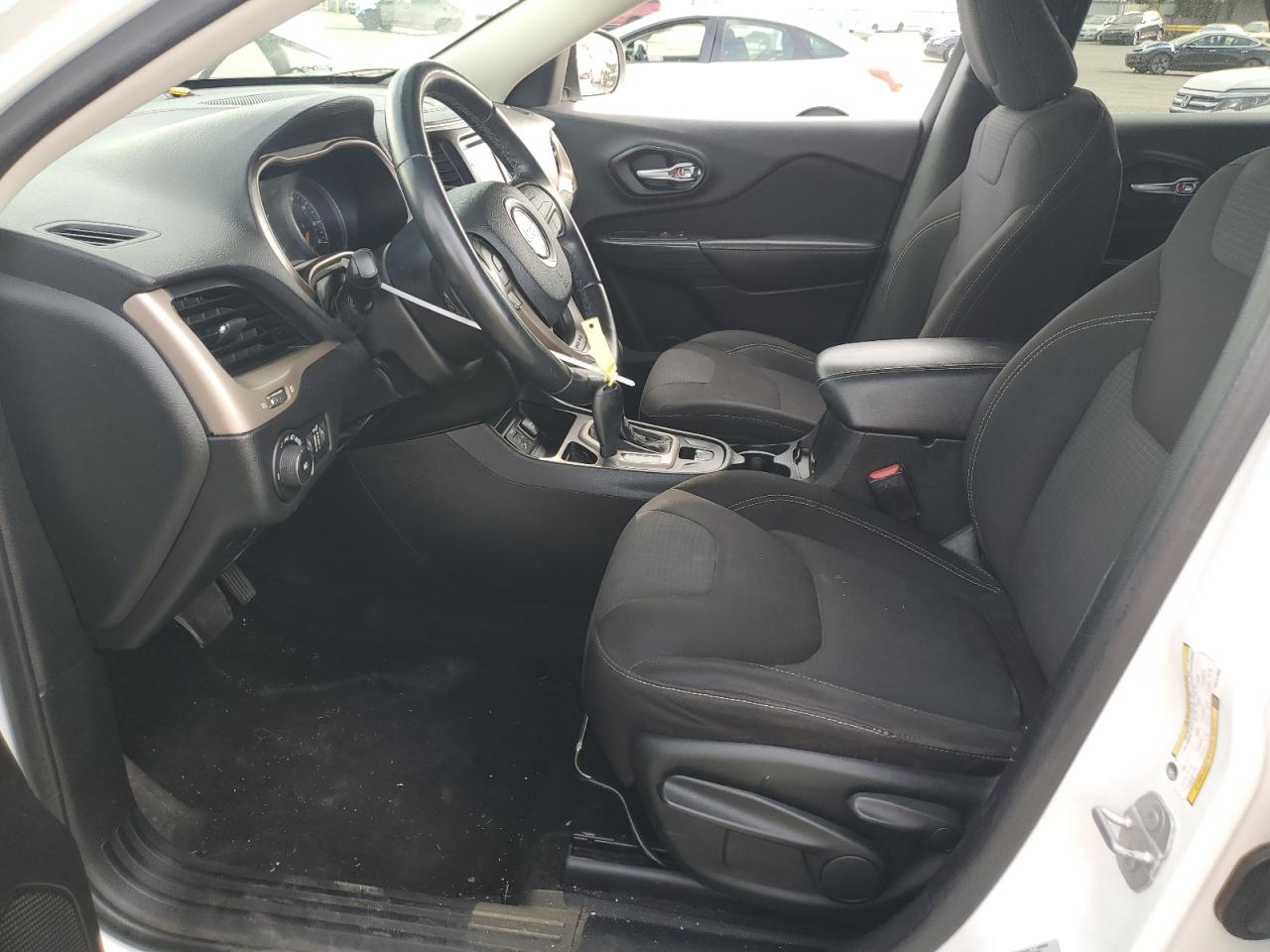 2015 Jeep Cherokee Latitude VIN: 1C4PJLCB4FW741896 Lot: 81921205