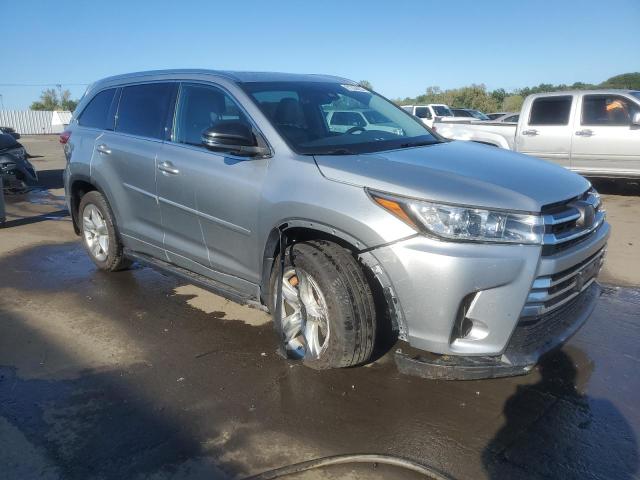 TOYOTA HIGHLANDER 2018 Серебристый