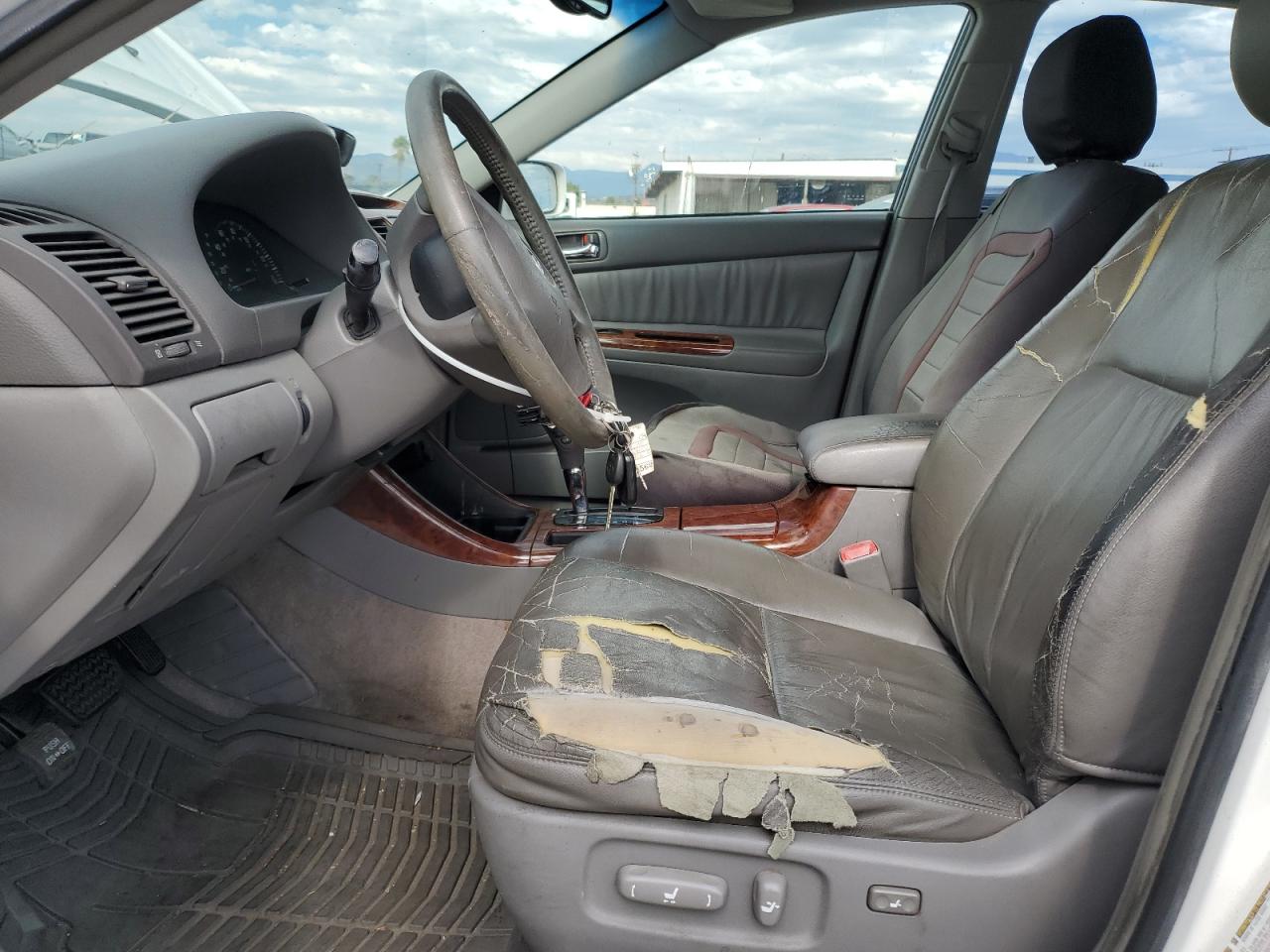 2004 Toyota Camry Le VIN: JTDBF32K940155868 Lot: 81424935