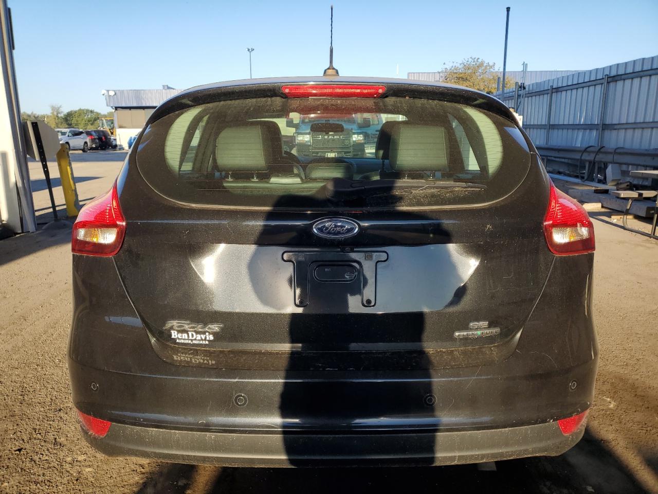 2015 Ford Focus Se VIN: 1FADP3K28FL361020 Lot: 81883535