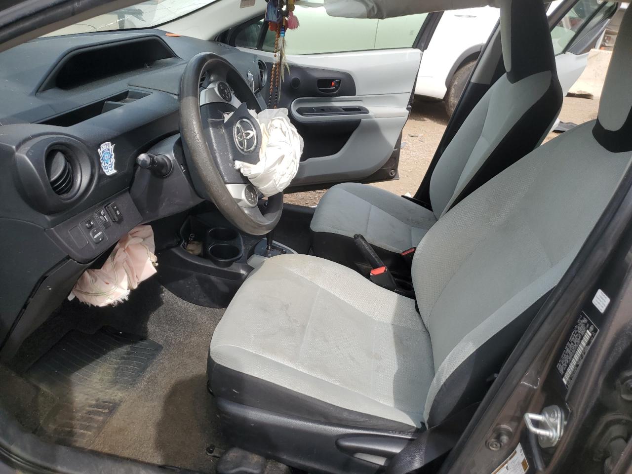 2013 Toyota Prius C VIN: JTDKDTB32D1043051 Lot: 82103875