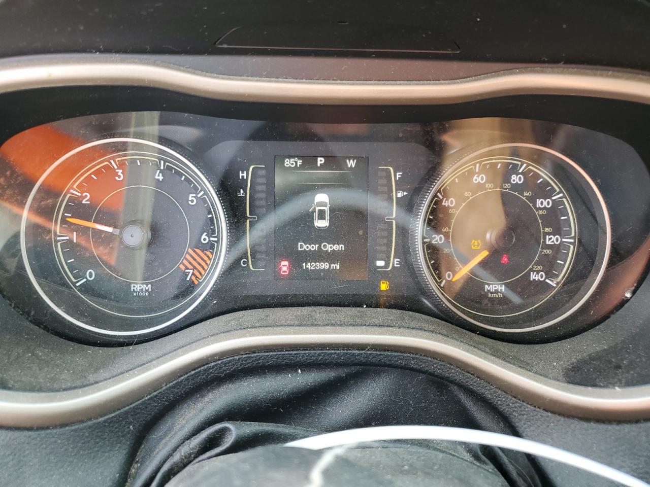 2015 Jeep Cherokee Latitude VIN: 1C4PJMCB4FW666476 Lot: 80693695