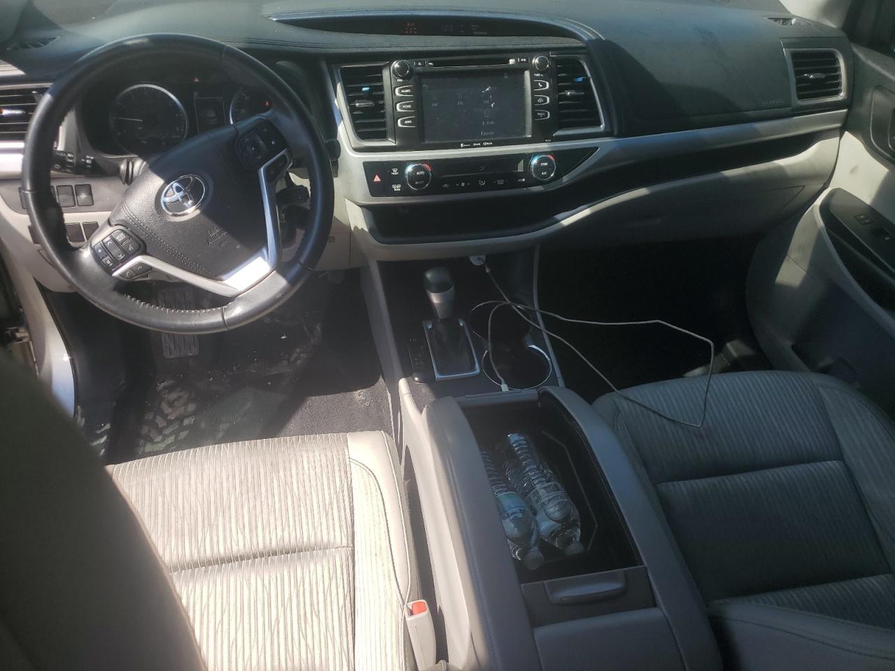 2018 Toyota Highlander Le VIN: 5TDZZRFH3JS279361 Lot: 71738335