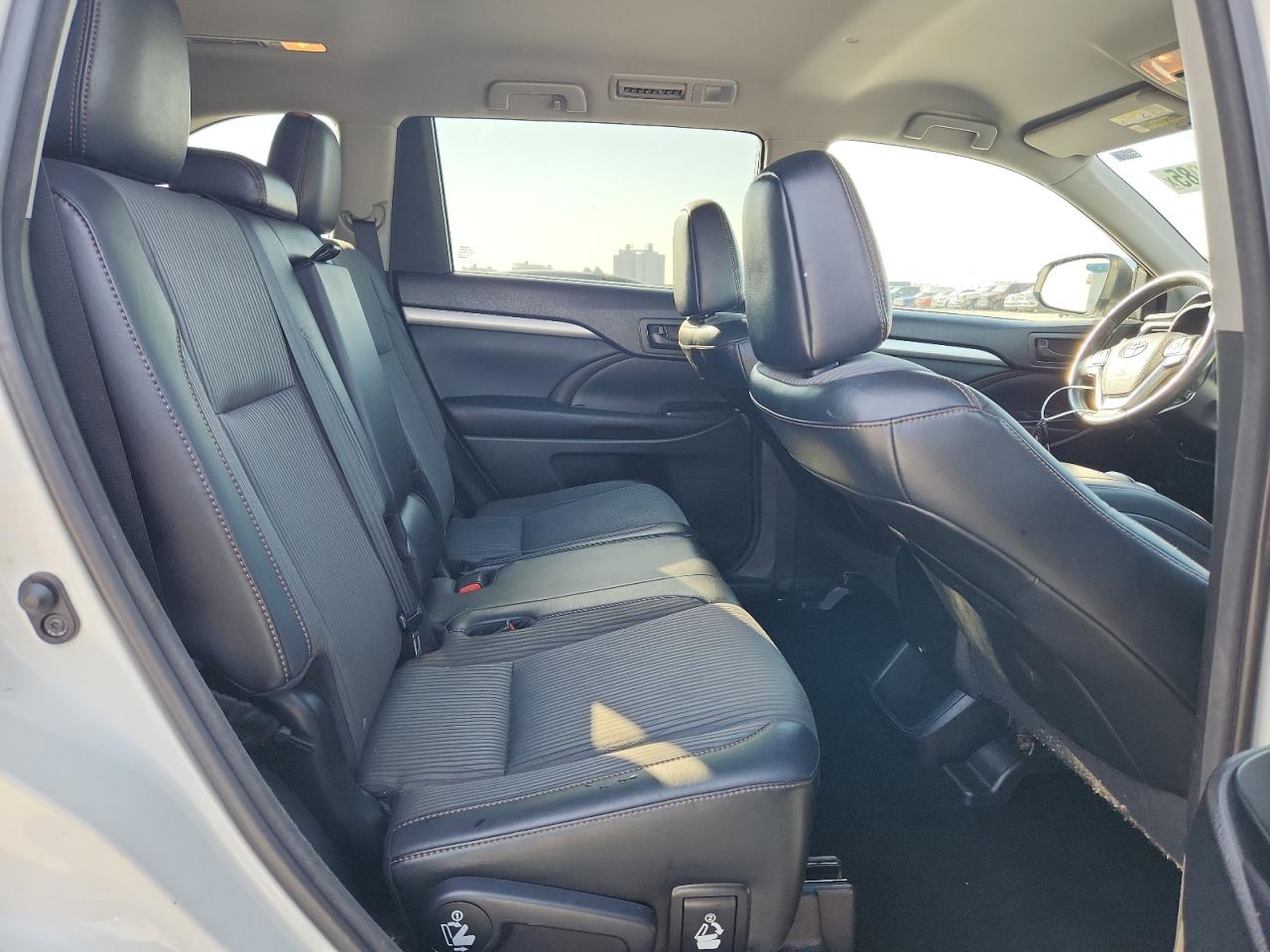 2016 Toyota Highlander Le VIN: 5TDZKRFH8GS182279 Lot: 84740985