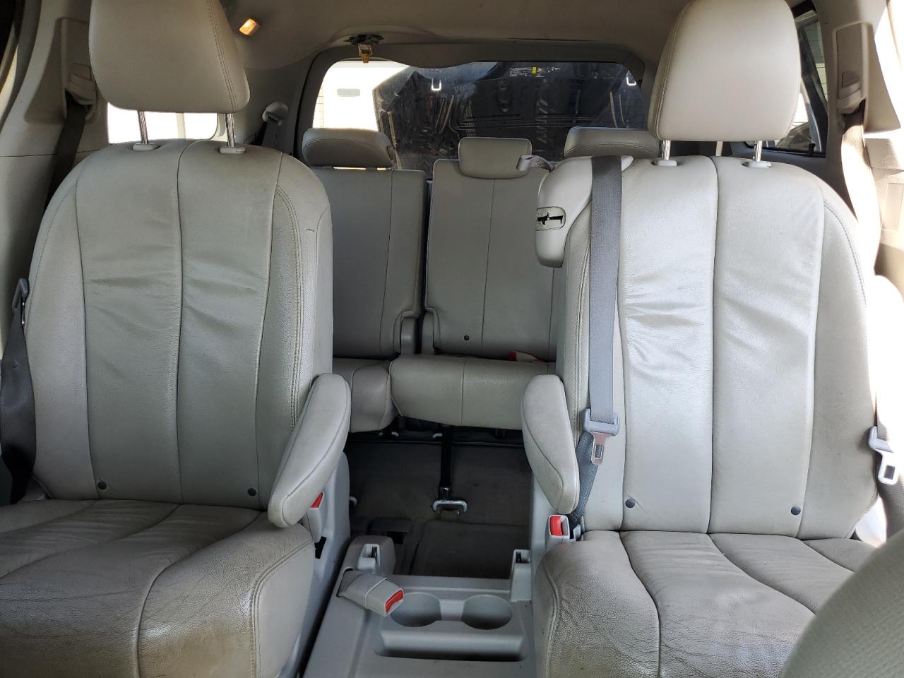 2014 Toyota Sienna Xle VIN: 5TDYK3DC9ES438989 Lot: 81882465