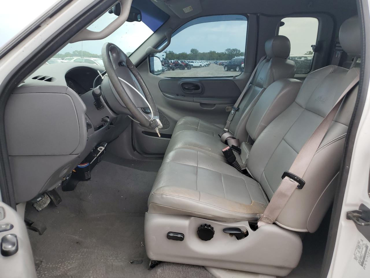 2002 Ford F150 VIN: 1FTRX18L32NA89818 Lot: 81141235