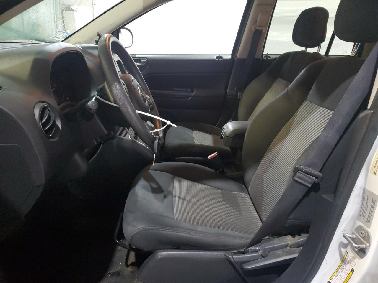 2015 Jeep Compass Sport VIN: 1C4NJCBA2FD149120 Lot: 81261735